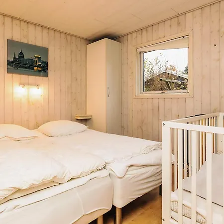 Prázdninový dům 4 Star In Vaeggerlose Bøtø By